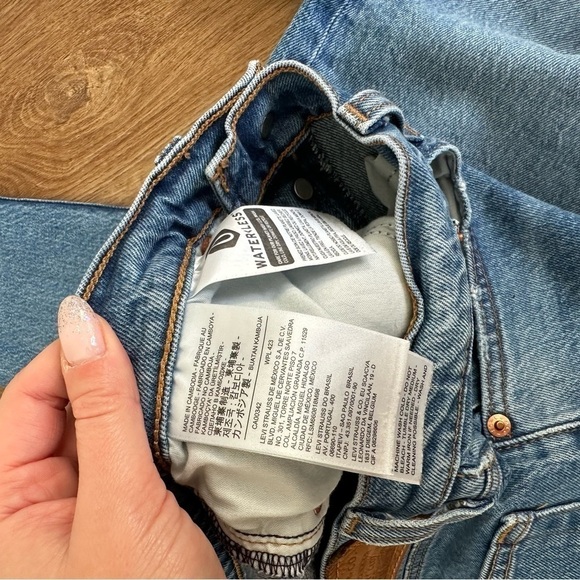 Levi’s Wedgie Icon Fit Jeans Medium Wash Size 27 Women’s Cotton Low Stretch Crop - Picture 12 of 12